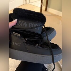 Sold out Junior moon boots